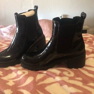 JUSTFAB Black leather booty / chunky boot